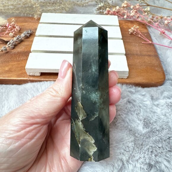 Beautiful Labradorite Tower Obelisk - Picture 4 of 9